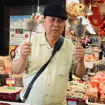 A Wok Around Chinatown - Bob the tour guide. He is looking at me and matching my face.. I'm like ewww... lol He's a great tour guide! - Walking Tours Near Me - Vancouver, British Columbia A Wok Around Chinatown - Bob the tour guide. He is looking at me and matching my face.. I'm like ewww... lol He's a great tour guide! - Walking Tours Near Me - Vancouver, British Columbia