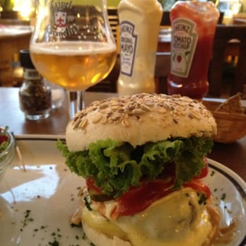 Houtsiplou - Le JCVD burger stacked up! Nice sized burger - Belgian Near Me - Brussels, BRU Houtsiplou - Le JCVD burger stacked up! Nice sized burger - Belgian Near Me - Brussels, BRU