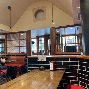 Curry Hyuga - Curry Hyuga Burlingame: Interior, clean, calm, unfussy - Japanese Curry Near Me - Burlingame, California Curry Hyuga - Curry Hyuga Burlingame: Interior, clean, calm, unfussy - Japanese Curry Near Me - Burlingame, California