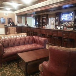 Mendham Golf & Tennis Club Kitchen - Leather seating at the bar!