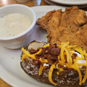 Texas Roadhouse - Fried chicken with "loaded potato". - Salad Near Me - Scottsdale, Arizona Texas Roadhouse - Fried chicken with "loaded potato". - Salad Near Me - Scottsdale, Arizona