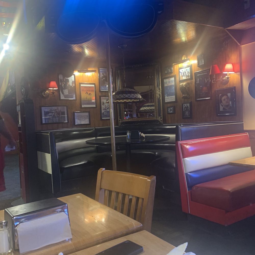 Fuddruckers - Booth seating - Burgers Near Me - Eagle Pass, Texas Fuddruckers - Booth seating - Burgers Near Me - Eagle Pass, Texas
