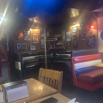Fuddruckers - Booth seating - Burgers Near Me - Eagle Pass, Texas