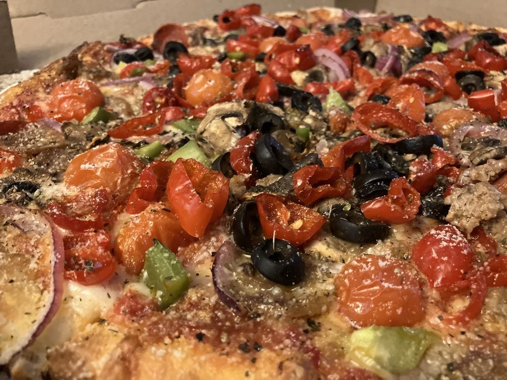 Rose Creek Pizzeria Logo