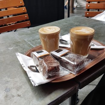 Hotel Chocolat - Very nice cafe in the middle of the shopping centre. Nice flat white and brownies - Gift Shops Near Me - Liverpool, XMS