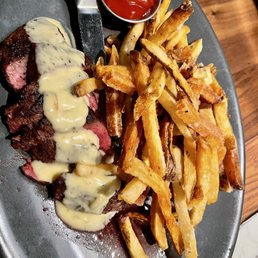 Steak Frites with Béarnaise Sauce