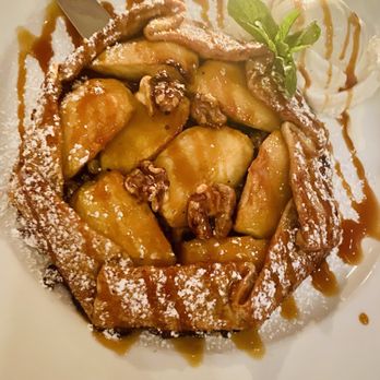 Plum Pt Bistro - Apple dessert to share for table! - Italian Near Me - North Kingstown, Rhode Island