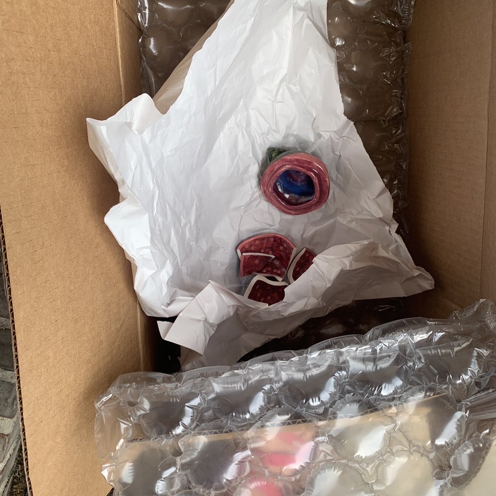 Poorly wrapped ceramic covered with one layer of paper and 2 loose layers of bubble wrap loosely placed in a giant box Poorly wrapped ceramic covered with one layer of paper and 2 loose layers of bubble wrap loosely placed in a giant box