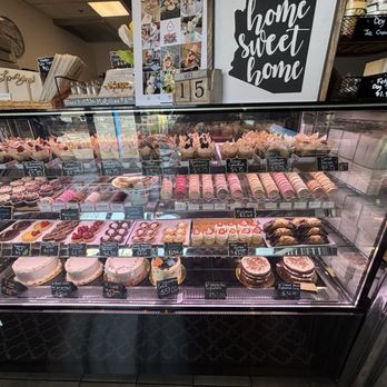 The Velvet Buttercream - Treats! Zoom in to see the incredible favors! - Desserts Near Me - Phoenix, Arizona The Velvet Buttercream - Treats! Zoom in to see the incredible favors! - Desserts Near Me - Phoenix, Arizona