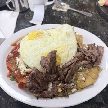 Tata's Cafe - Chilaquiles mix red and green with carne - Breakfast & Brunch Near Me - Hawthorne, California