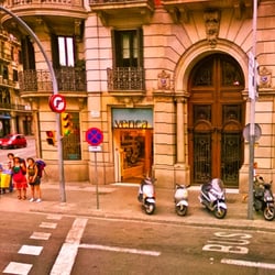 Alternative Creative Youth Hostel - Alternative Creative Youth Home Hostel - Barcelona Hostels