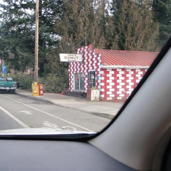 Joe's Donut Shop - Like a lighthouse, Joe's beacons - Donuts Near Me - Sandy, Oregon