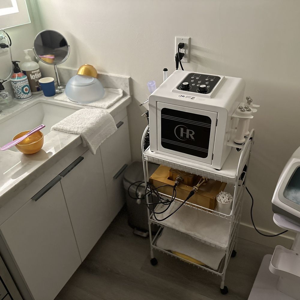 Venus Cosmetic MedSpa - Room - Laser Hair Removal Near Me - Irvine, California Venus Cosmetic MedSpa - Room - Laser Hair Removal Near Me - Irvine, California