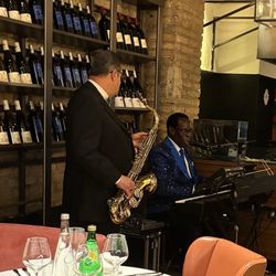 Le Carré Français - Live music!