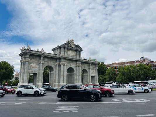Puerta de Alcalá by null