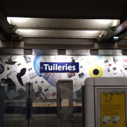Métro Tuileries - Platform