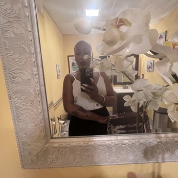Blue Seafood & Spirits - Bathroom Selfie - Seafood Near Me - Virginia Beach, Virginia