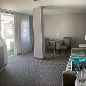 The Wayfarer San Diego - Large comfortable sitting area. Perfect for lounging in after a day at the beach. - San Diego, CA
