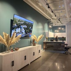 Hydrate IV Bar - TV and nurse station