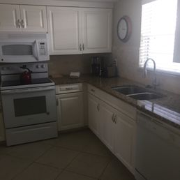 Villa 3 - kitchen. Nicely updated. Villa 3 - kitchen. Nicely updated.