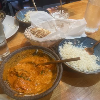 Urban Rrasoi - Chicken tikka masala & onion naan bread - Indian Near Me - Miami, Florida Urban Rrasoi - Chicken tikka masala & onion naan bread - Indian Near Me - Miami, Florida