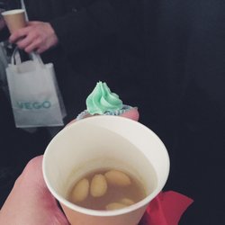 Vegomagasinet - Julmingel (obs nagellacksmatchande cupcakes!), november 2016