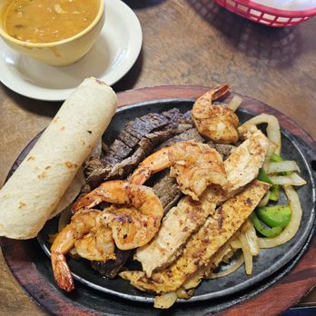 El Jalisciense Mexican Restaurant - The combo fajitas. Not shown is the large portion of guacamole and pico - Mexican Near Me - Deer Park, Texas