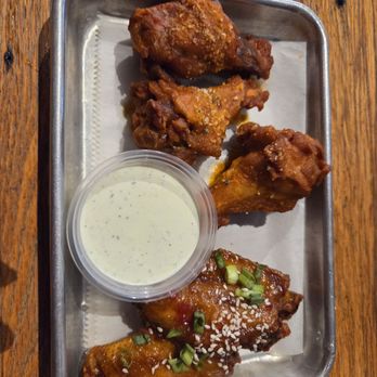 Felix's Pizza Pub - 6 Wings - Pizza Near Me - St. Louis, Missouri Felix's Pizza Pub - 6 Wings - Pizza Near Me - St. Louis, Missouri