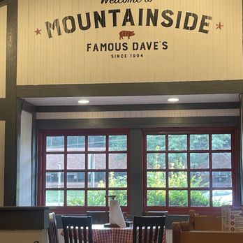 Famous Dave's Bar-B-Que - Ambiance - Barbeque Near Me - Mountainside, New Jersey