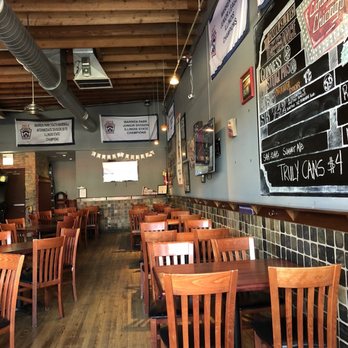 Candlelite Chicago - Seating - Pizza Near Me - Chicago, Illinois