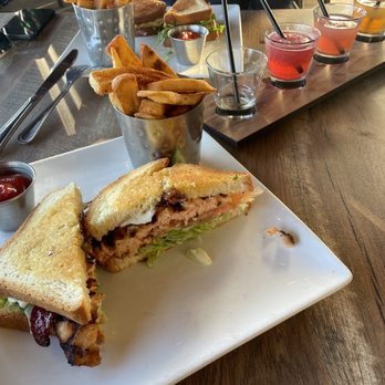 CraftWay Kitchen - Plano - Salmón BLT, frozen flight - New American Near Me - Plano, Texas CraftWay Kitchen - Plano - Salmón BLT, frozen flight - New American Near Me - Plano, Texas