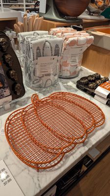 Crate & Barrel by null