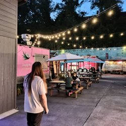 Rose City Food Park - Great night time vibe