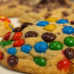 Simply Vibes Cafe - M&m cookie