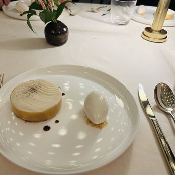Four Twenty Five by Jean-Georges - Banana flavored desert - American Near Me - New York, New York Four Twenty Five by Jean-Georges - Banana flavored desert - American Near Me - New York, New York