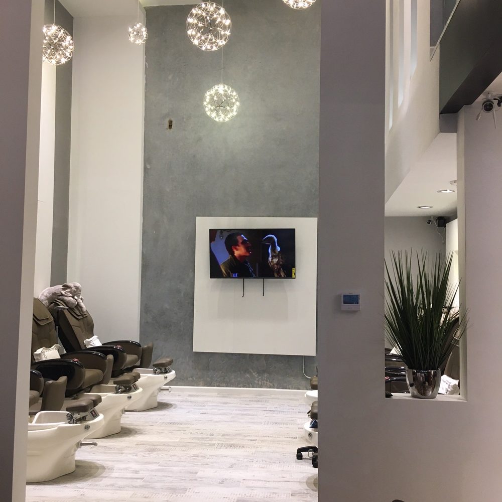 Executive Nails & Spa Vintage - Decor - Nail Salons Near Me - Houston, Texas