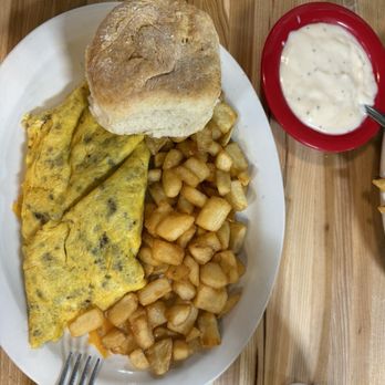 Farmhouse Restaurant - Omelette, hash, brown, and biscuit - American Near Me - Branson, Missouri