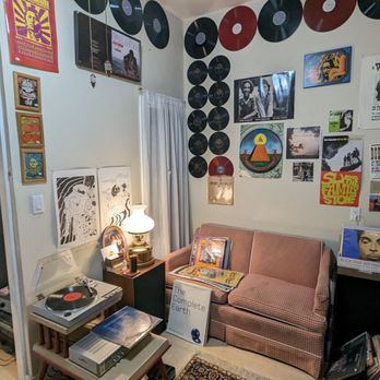 Rags to Riches - Vinyl room - Antiques Near Me - Calistoga, California Rags to Riches - Vinyl room - Antiques Near Me - Calistoga, California
