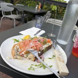 Smoked salmon toast Smoked salmon toast