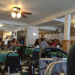 Gramma D's - Grandma Ds on a rocking Monday night.