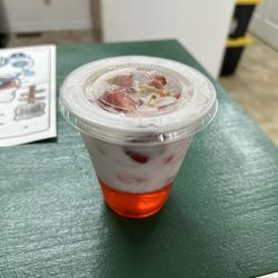 B Town Meow - Strawberry Banana Refresher