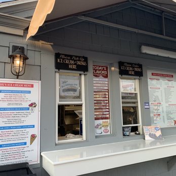 Fox's Lobster House - Takeout and Ice Cream window - Seafood Near Me - York, Maine Fox's Lobster House - Takeout and Ice Cream window - Seafood Near Me - York, Maine