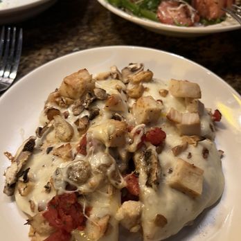 BJ's Restaurant & Brewhouse - Alfredo pizza - Pizza Near Me - Redmond, Washington BJ's Restaurant & Brewhouse - Alfredo pizza - Pizza Near Me - Redmond, Washington