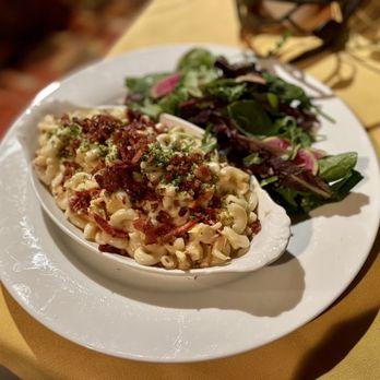 Charlotte's - "Creamy Lobster Mac & Cheese" (Maine lobster, bacon bits, herbed bread crumb with mixed greens and citrus vinaigrette) - New American Near Me - Millbrook, New York