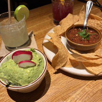 Maya Cocina Mexicana - Guac and chips & salsa - Mexican Near Me - Livonia, Michigan Maya Cocina Mexicana - Guac and chips & salsa - Mexican Near Me - Livonia, Michigan