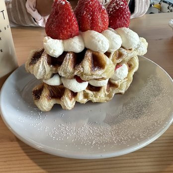 Onit Cafe - Strawberry Croffle - Coffee & Tea Near Me - Federal Way, Washington