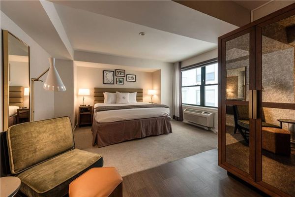 Claridge House Chicago, Tapestry Collection by Hilton by null