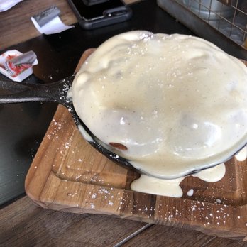 Del's Hideout - Cinnamon roll cooked and served in a cast iron skillet - Barbeque Near Me - San Diego, California
