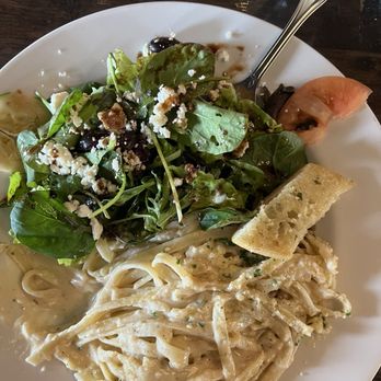Kauai Pasta Lihue - Fettuccine Alfredo with house salad lunch - Italian Near Me - Lihue, Hawaii Kauai Pasta Lihue - Fettuccine Alfredo with house salad lunch - Italian Near Me - Lihue, Hawaii