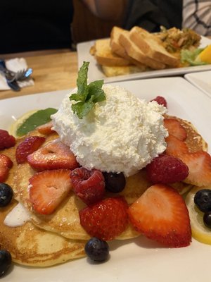 Pete's Eggnest by null